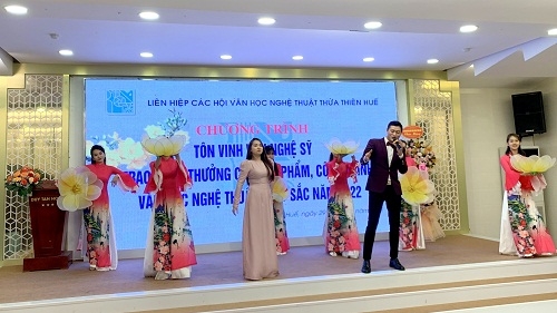 Chương trình tôn vinh văn nghệ sĩ và trao tặng thưởng các tác phẩm, công trình VHNT xuất sắc năm 2022