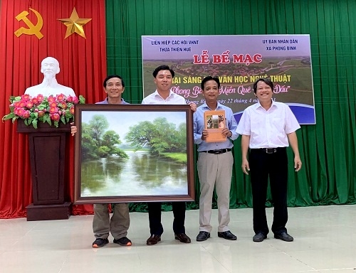 Bế mạc trại sáng tác VHNT "Phong Bình - Miền quê yêu dấu"