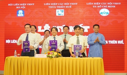 Lễ ký kết hợp tác, phối hợp hoạt động phát triển nền văn học nghệ thuật
