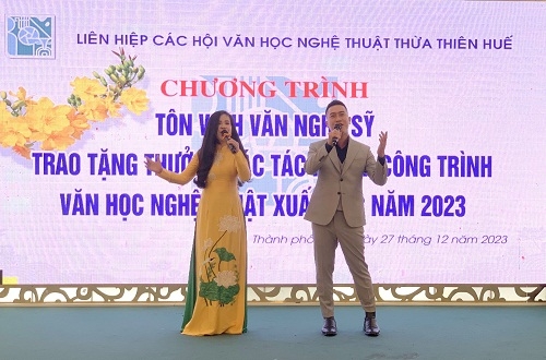 Tôn vinh văn nghệ sĩ và trao tặng thưởng các tác phẩm, công trình VHNT xuất sắc năm 2023