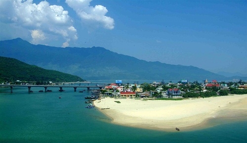 Khai mạc trại sáng tác văn học "Vinh Xuân - Mùa biển gọi" năm 2024